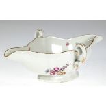 Meissen-Sauciere, 19. Jh., Bunte Blume mit Goldrand, Altozier, Gebrauchspuren, 1. Wahl, L. 23,5 cm