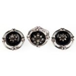 Schmuckset um 1880-1900, Ring und Ohrclips, 585er WG, 16,6 g, Onyx, Diamanten ca. 0,55 ct., Durchme