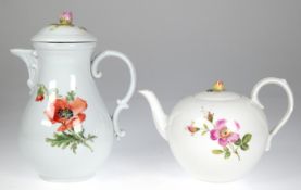 Meißen-Kaffeekanne und Teekanne, Bunte Blume 1, 2 Schleifstriche, Deckelblüte best., Gebrauchspuren