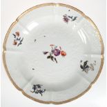 Große Meissen-Platte, rund, ca. 1740-1780, Alte Blumenmalerei mit Insekten und goldener Zierkante,