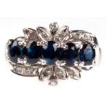 Ring, WG 18 kt. punziert, 5,0 g, 5 blaue Saphire, Brillanten ca. 0,15 ct., RG 52, Innendurchmesser