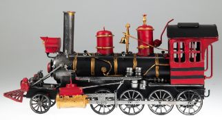 Modell-Dampflokomotive, Metall, farbig und goldfarbend gefasst, Gebrauchspuren, L. 40 cm, H. 20 cm