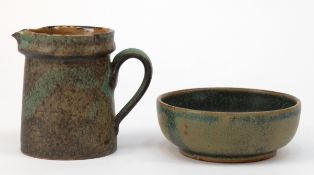 2 Keramiken, Liebfriede Bernstiel (1915- 1998) , Krug und Schale, grau/grün glasiert, monogrammiert