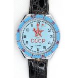 Armbanduhr "Slava", UdSSR, hellblaues Zifferblatt mit rotem Sowjetstern, zentraler Sekunde und arab