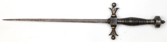 Stillet, Replik, dreikantige Klinge, gerillter Griff, L. 42 cm