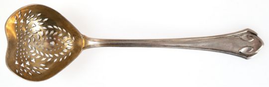 Jugendstil-Zuckerstreulöffel, 800er Silber, herzförmige, durchbrochene Laffe vergoldet, 45,3 g, L. 