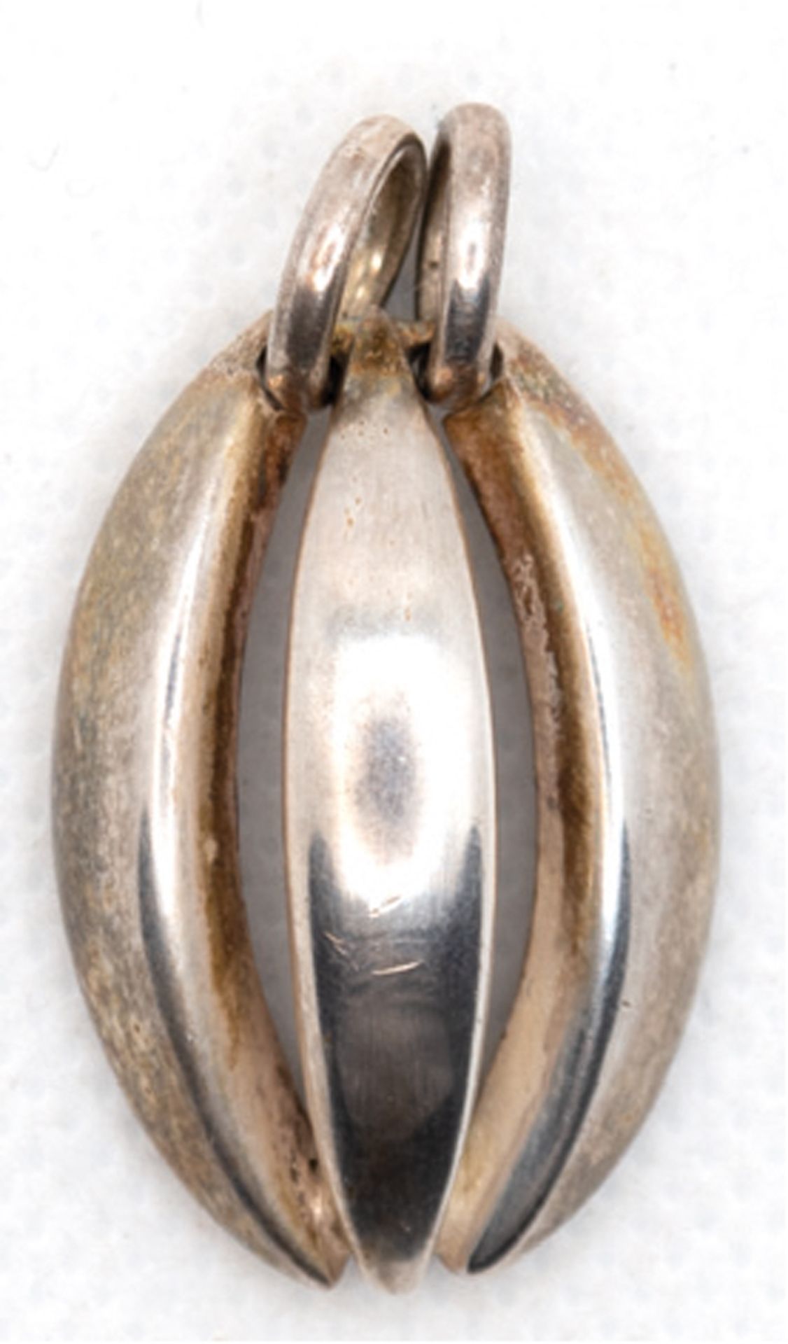 Anhänger, 925er Georg Jensen, punziert, Nr. 427, durchbrochene, ovale, gewölbte Form, 2 Ösen, Ges.