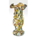Vase in Form einer Hand, die eine Fackel trägt, Glas, Innenfang mit polychromen Einschmelzungen, H.