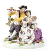 Meissen-Figurengruppe "Musizierendes Paar mit Säugling", Schwertermarke 1850-1924, Form-Nr. 886, po