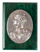 Malachit-Dose, auf Deckel ovales Metall-Relief mit Porträt "Katharina die Große", 3,5x4,6x6,3 cm