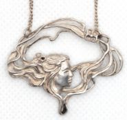 Jugendstil-Collier, um 1900, Silber, reliefierter Frauenkopf in geschwungener Rahmung,  Kette 925er