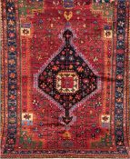 Malayer, Persien, rotgrundig, mit Zentralmedaillon, Fransen beschnitten, 200x135 cm