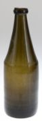 Mineralwasserflasche, Anf. 19. Jh., Waldglas mit Pfeifenabriß, grün, H. 27 cm
