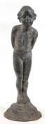 Art-Deco-Figur "Jüngling mit verschränkten Armen auf dem Rücken", Blei, kl. Riße am Fuß und an den 