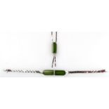 Schmuckset aus Collier und Armband, 18 k, WG, besetzt mit grünen Schmucksteinen, wohl Moosachat, un