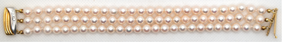 Perlen-Armband, 3-reihig, 585er WG/ GG Verschluß besetzt mit 3 kleinen Diamanten Perlen-Dm. 6 mm, L