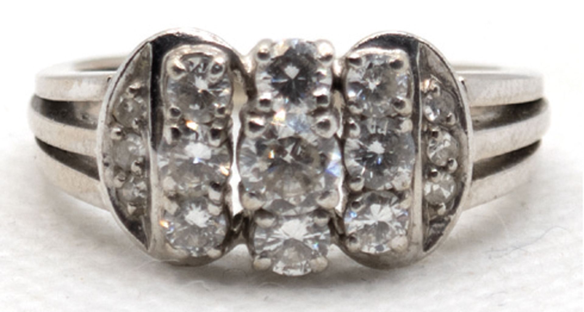 Brillant-Ring, 750er WG, besetzt mit 15 Brillanten vsi/ si von zus. ca. 1,2 ct., RG 59