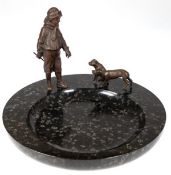 Visitenkartenschale "Junge mit 2 Hunden“ Serpentin/ Bronze, Höhe ca. 16 cm, Durchmesser ca. 30 cm