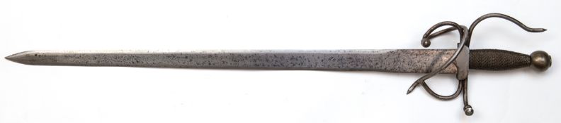 Säbel, Replik, gerade Klinge, gewickelter Griff, verziertes Gefäß, L. 74 cm