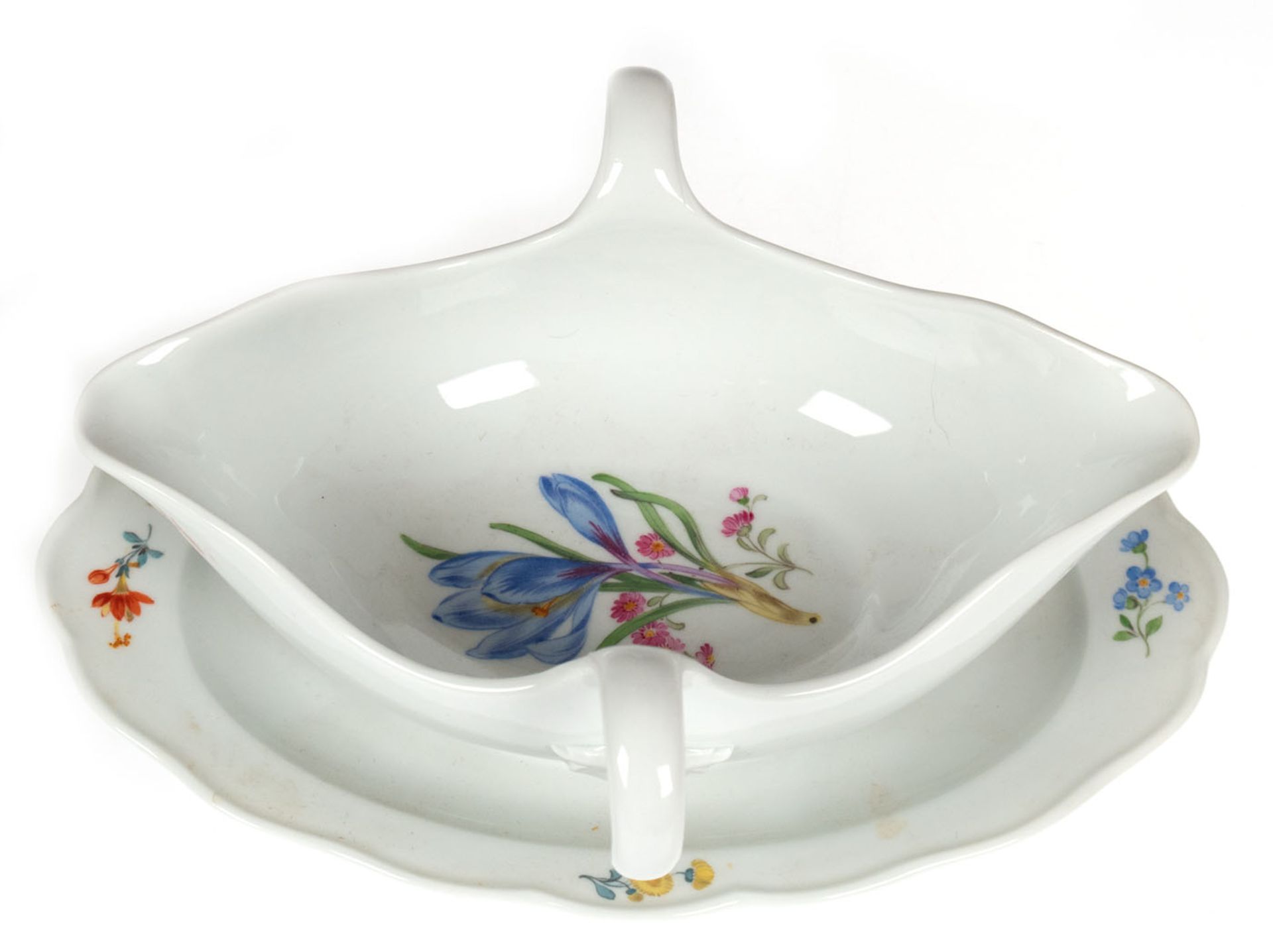 Meissen-Sauciere, 1924-1934, Bunte Blumen 2, Neuer Ausschnitt, ovale Form mit 2 Handhaben,  3 Schle