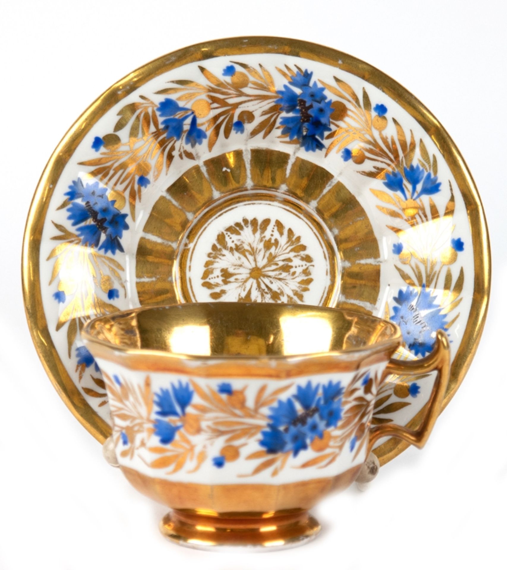 Biedermeier-Ziertasse mit UT, Fürstenberg, Marke ca. 1820-1862, reicher Kornblumen- und Golddekor (