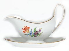 Meissen-Sauciere, Bunte Blume 3, Goldrand, Neuer Ausschnitt, ovale Form mit 1 Handhabe, 1. Wahl, Go