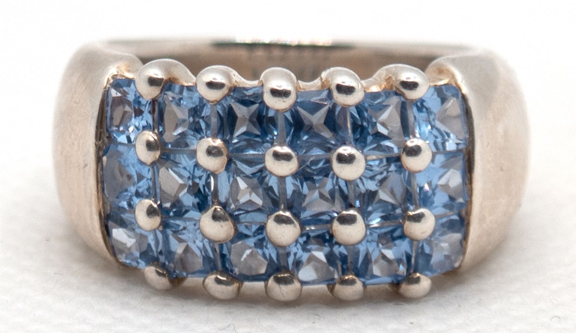 Ring, 925er Silber, dreireihig besetzt mit 18 Blautopas, RG 56