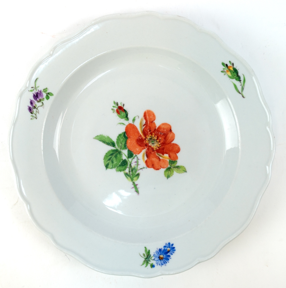 Meissen-Teller, 1924-1934, Bunte Blume 1, Schwertermarke mit 2 Schleifstrichen, Dm. 21,5 cm