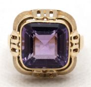 Ring, GG 585, ca. 7,0 g, Amethyst mit guter Farbe und Schliff,, Größe des Ringkopfes ca. 1,7 x 1,7 