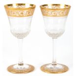 2 Sherry-Gläser, mit feinem Golddekorrändern und geschliffenem Stiel und Kuppaansatz, H. 13 cm