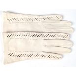 Damen-Handschuhe, weißes Leder, durchbrochen gearbeitet (kleine Größe)