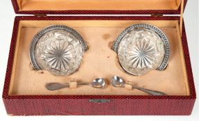 Paar Gewürzschalen mit Löffel und Unterteller, Gewürzschalen aus Kristall, Löffel 800er Silber, woh