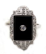 Ring im Art-Deco-Stil, 925er Silber, rhodiniert, Onyx  2,33 ct.,  Brillanten 0,30 ct., RG 56, Innen