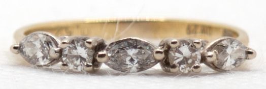 Diamant-Ring, 585er GG/WG, mit 2 Brillanten und 3 Diamanten im Navetteschliff von zus. 0,52 ct. (ge