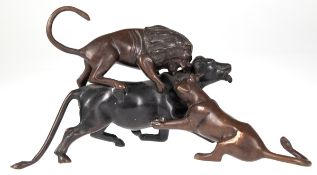 Figurengruppe "Zwei Löwen greifen Büffel an", Bronze, 20. Jh., braun und schwarz patiniert, H. 19,5