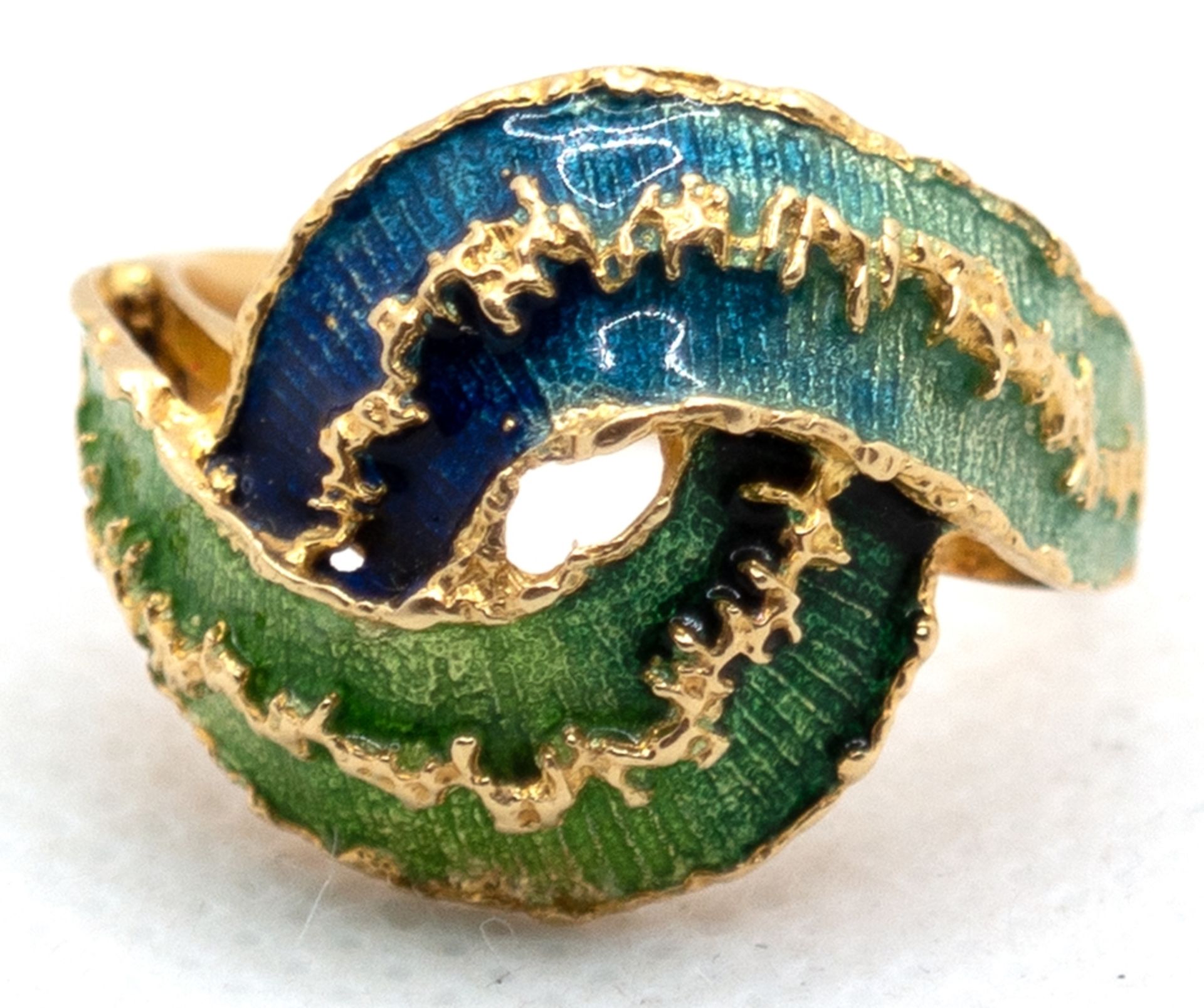 Ring, 750er GG, phantasievolle Juweliersarbeit mit grün/blauer Emaillierung,  ges. 7 g, RG 56