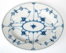 Tablett, Royal Copenhagen, Musselmalet, oval, Nr. 96, L. 25 cm