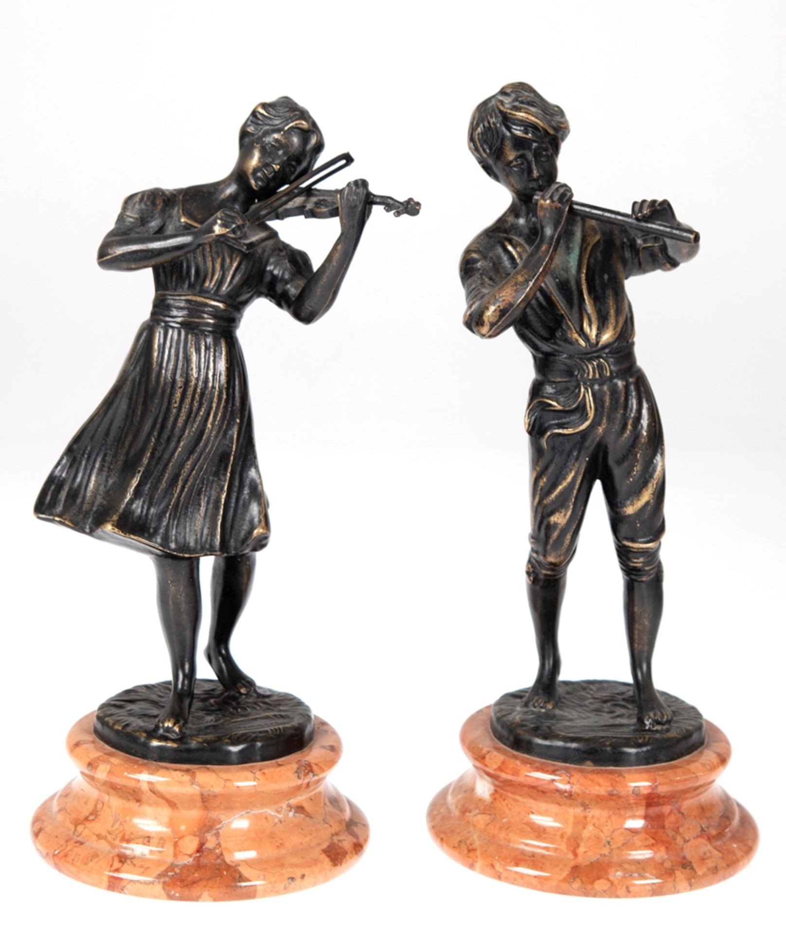 Figur "Junges Mädchen mit Geige", Bronze, 20. Jh., braun patiniert, auf Sockel unleserl. signiert,