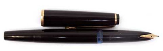 Montblanc Kolbenfüller, Modell-Nr. 34, mit 585er GG-Feder, Gebrauchspuren, L. 13,5 cm