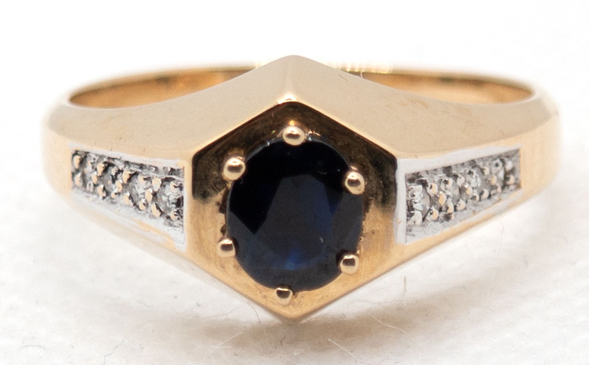 Ring, GG 585, ca. 3,7 g, dunkelblauer Saphir, Brillanten ca. 0,08 ct., RG 56, Innendurchmesser 17,8