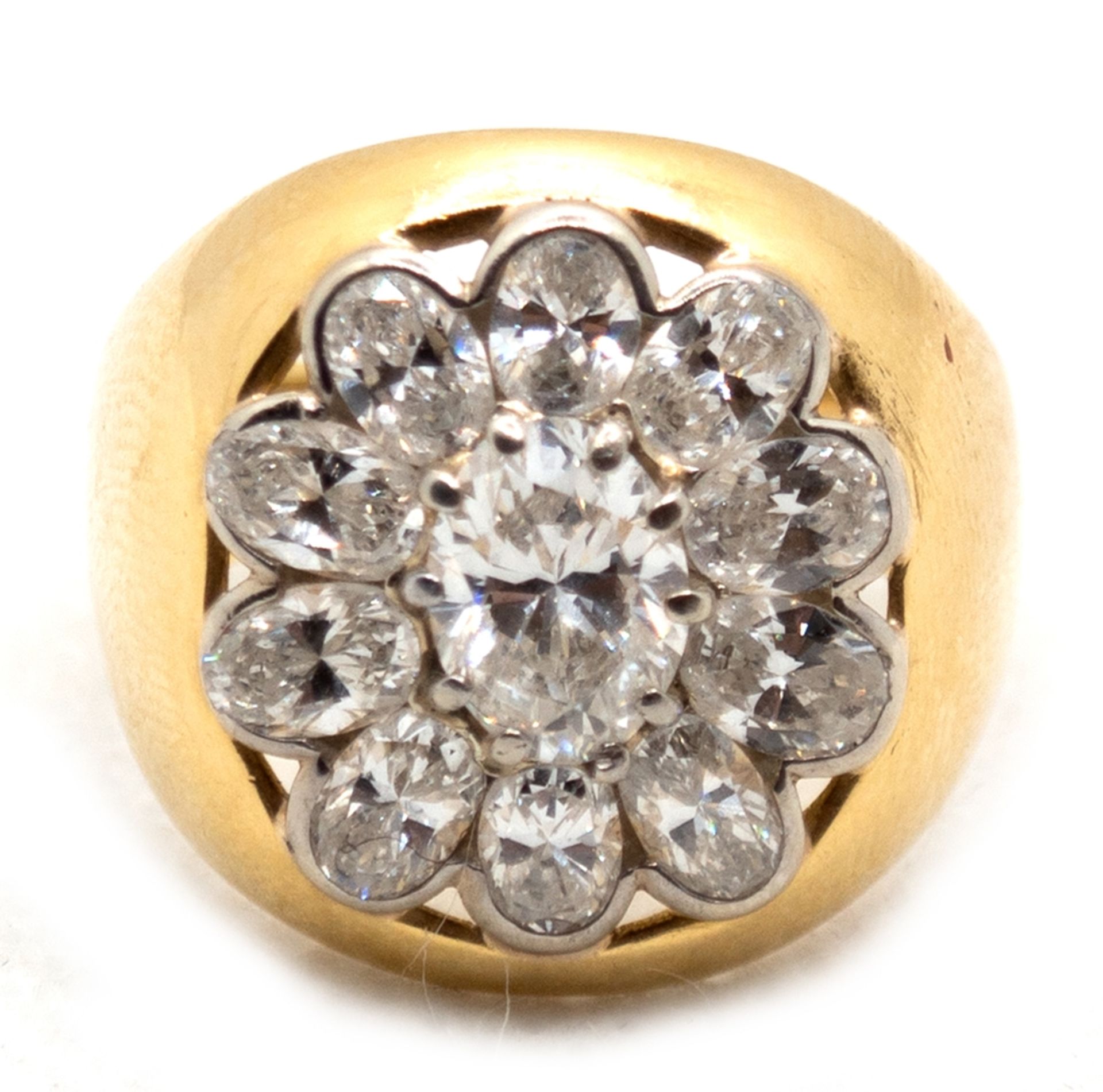 Diamant-Ring, 750er Gold, mit 11 Diamanten im Ovalschliff von zus. ca. 2,3 ct., ges. 9,1 g, RG 55