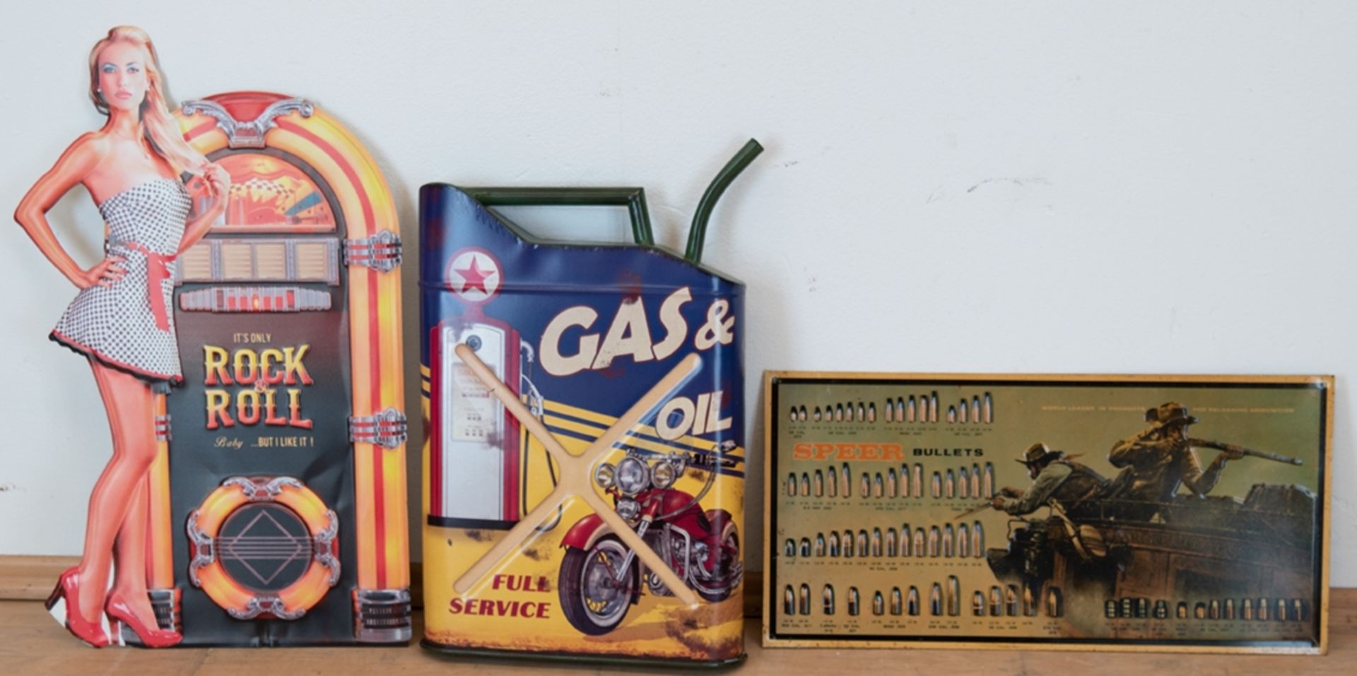 3 Reklameschilder, dabei "Speer Bullets", Blech, 26,5x54 cm, mit 4 Befestigungslöcher, "Gas &Oil-Fu