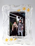 Standbilderrahmen, um 1985, Glas, floral reliefiert, 25x19 cm