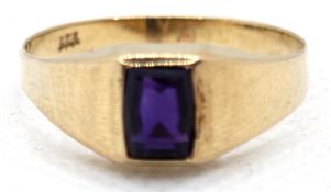 Ring um 1900, GG 333, ca. 1,5 g,  Amethyst im Phantasie-Schliff, RG 55, Innendurchmesser 17,5 mm