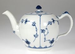 Teekanne, Royal Copenhagen, Musselmalet, Nr. 259, H. 15 cm