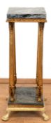 Lampentisch im Louis-Seize-Stil, Holz mit Stuckverzierungen, goldfarben gefaßt, auf Tatzenfüßen (1x