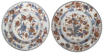 2 China-Teller, Chien-lung (1736-1796), Compagnie des Indes, florale Blumenbemalung in Blau und Rot