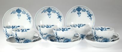 6 Meissen-Kaffeetassen mit UT, Zwiebelmuster-Style, Neuer Ausschnitt, Schwertermarke mit 4 Schleifs