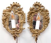 Paar Wandleuchter im Barock-Stil, 1-flammig, im Rahmen mit Spiegel, Messingguß, vergoldet, Beleucht