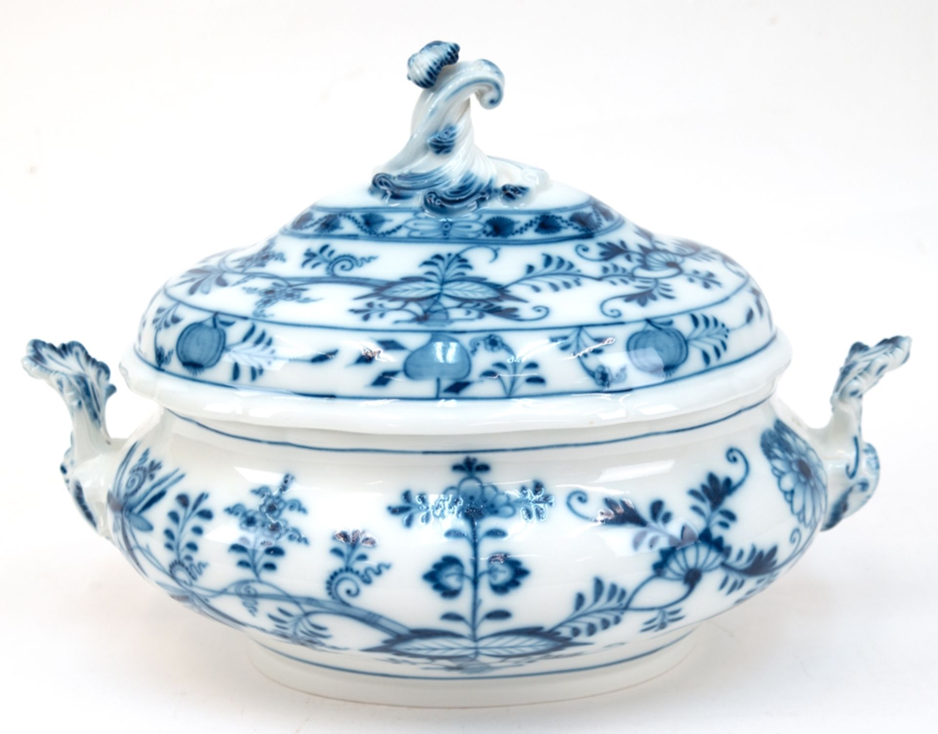 Meissen-Terrine, oval, vor 1860, Zwiebelmuster, mit 2 seitlichen Handhaben, blaue Schwertermarke mi